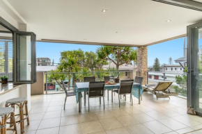 Zinc 1 - Modern Apartment with Lift Yamba